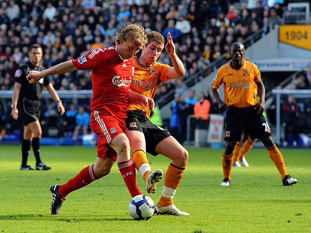 尔加斯之间 尔加斯之间