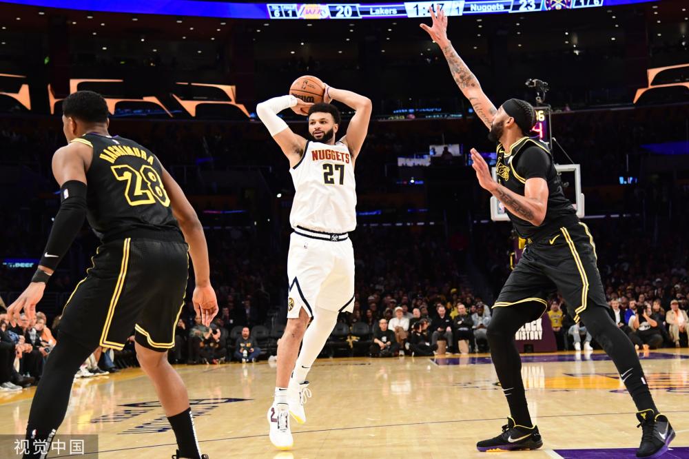 在中场位置 在中场位置